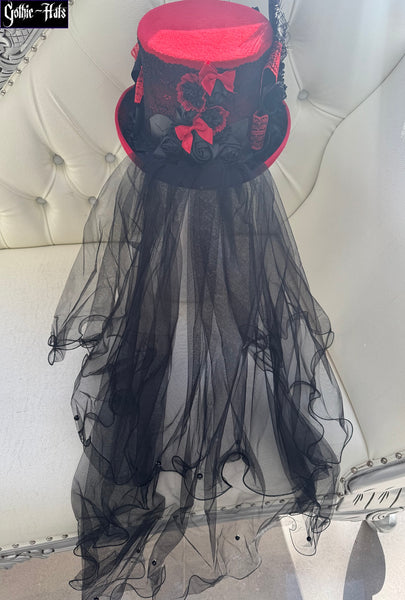 Scarlet Eye Top Hat 56cm