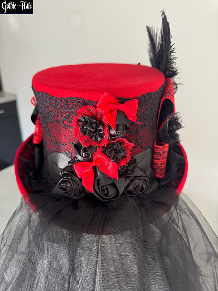 Scarlet Eye Top Hat 56cm