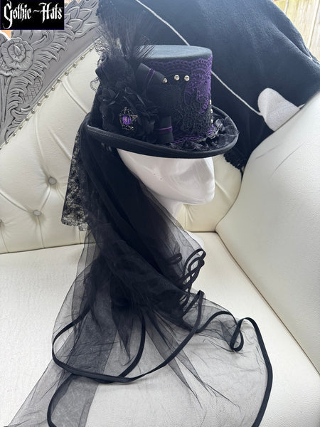 Bat Prp Lace Top Hat 54cm