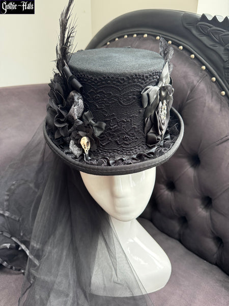 Nightwing Raven Top Hat 54cm