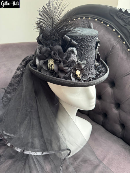 Nightwing Raven Top Hat 54cm