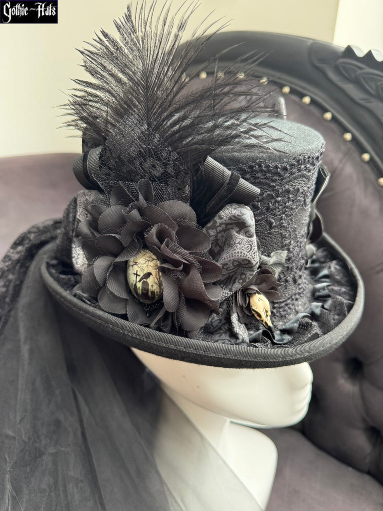 Nightwing Raven Top Hat 54cm